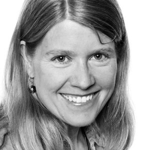 Dr. Sarah Parcak headshot